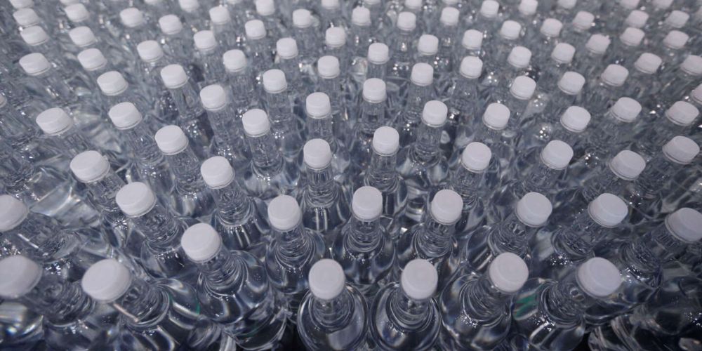 L’eau en bouteille massivement polluée par des nanoparticules de plastique