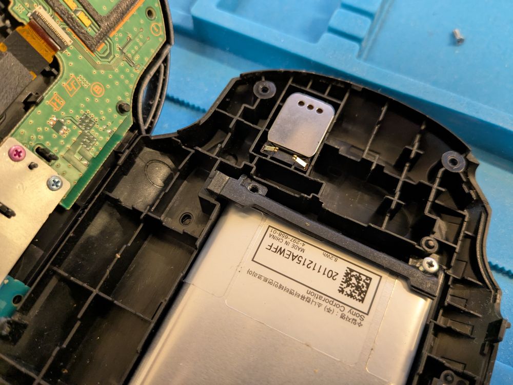 Incorrectly seated battery retention bar in a PS Vita