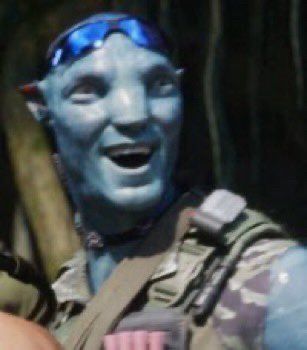 One of the soldiers from Avatar: Way of Water but in Na’vi mode looking psyched 