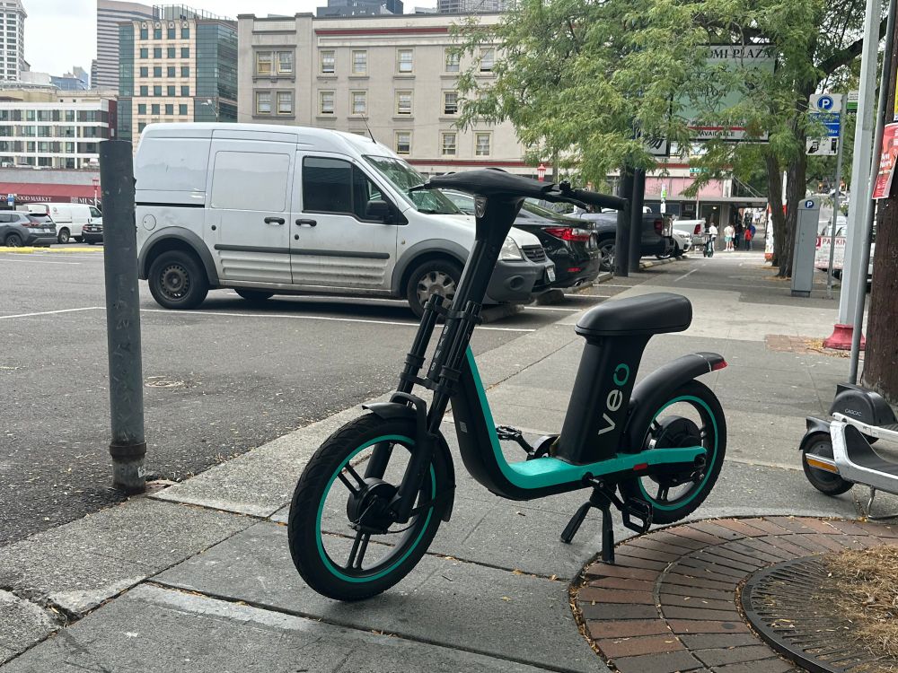 electric bike on "sharing" network blocking a sidewalk
