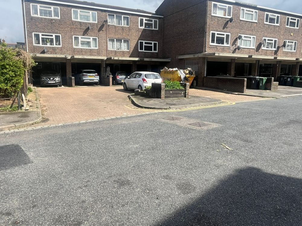 The pavement is interrupted by two entrance ways. On both sides of the entrance ways, there are no dropped kerbs for access to the pavement