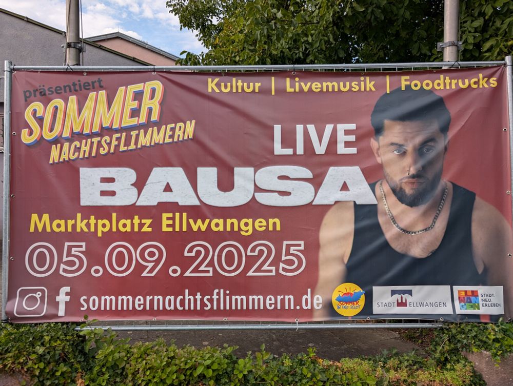 Ein Konzertplakat des Rappers Bausa, auf dem er dem Fußballspieler Josha Vagnoman vom VfB Stuttgart sehr ähnlich sieht. 
