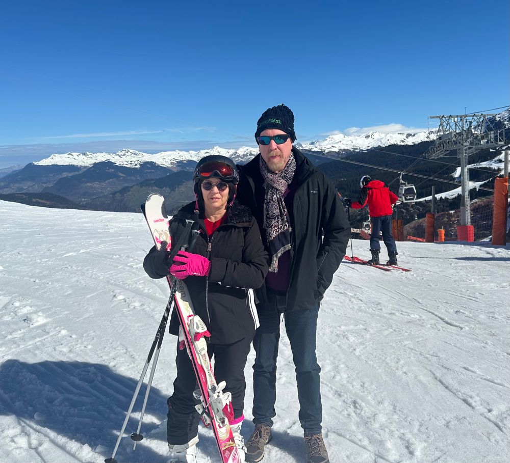 Pascale est prête à skier, j'ai l'air de pouvoir le faire