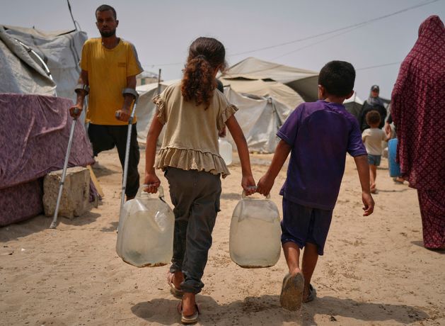 Israeli planes and tanks kept bombarding eastern areas of Gaza City overnight on Monday into yesterday, killing at least 89 people in 24 hours, witnesses and medics said yesterday, with Hamas leader K...