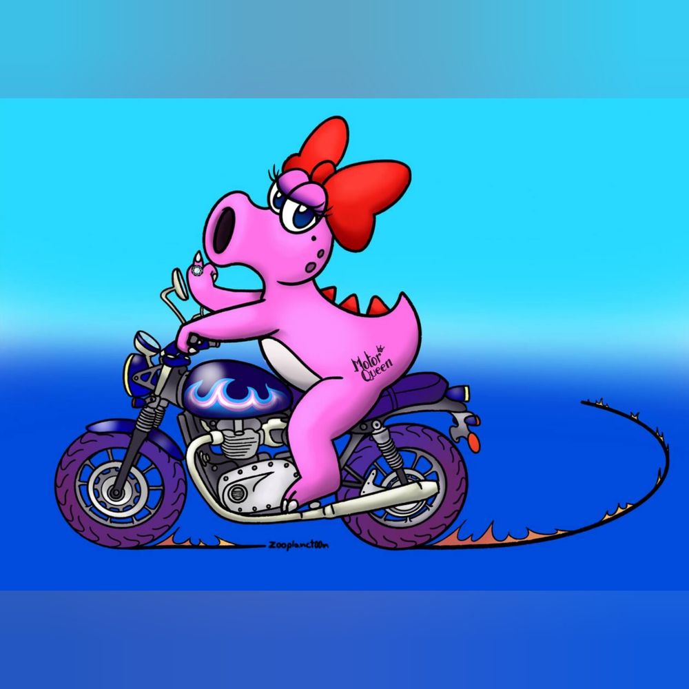 Dibujo completo de Birdo en su color original montada en su moto derrapando mientras saca el dedo a cámara y mira to chula. La moto tiene pintada la bandera trans con forma de llamas.