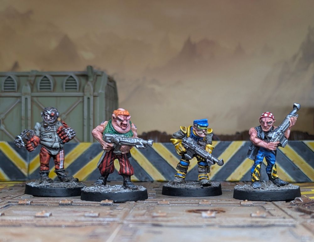 4 scifi miniatures with guns 