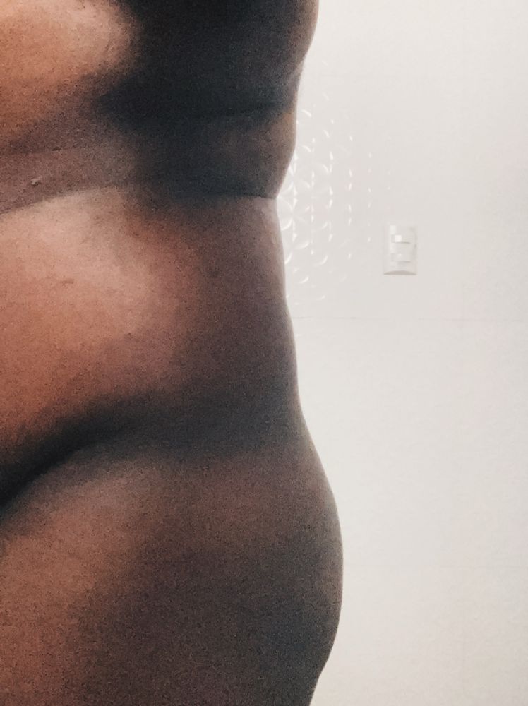 visão lateral do meu corpo mostrando a bunda
