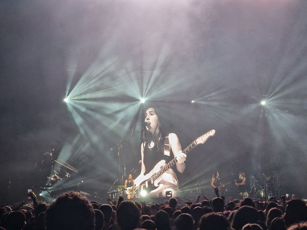 Alana Haim on guitar.