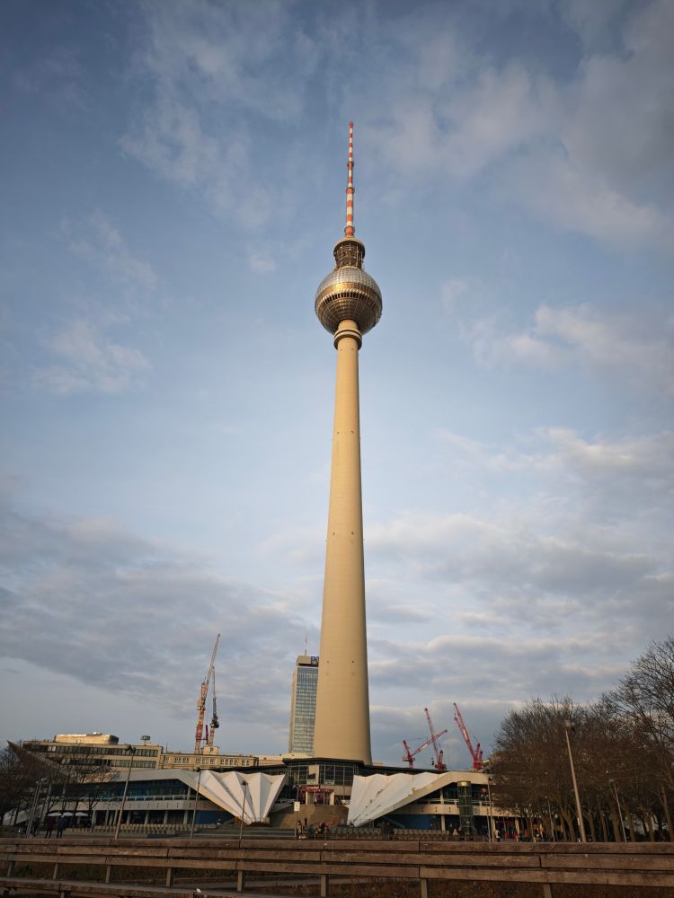 Der Fernsehturm in Berlin.