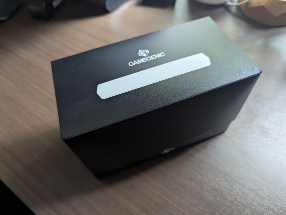 Gamegenic "Holder Cave" - a plastic case that holds smaller cases