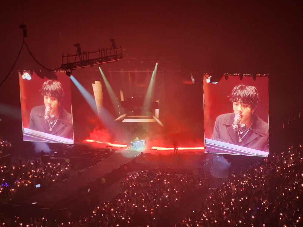 Jin playing the piano on stage