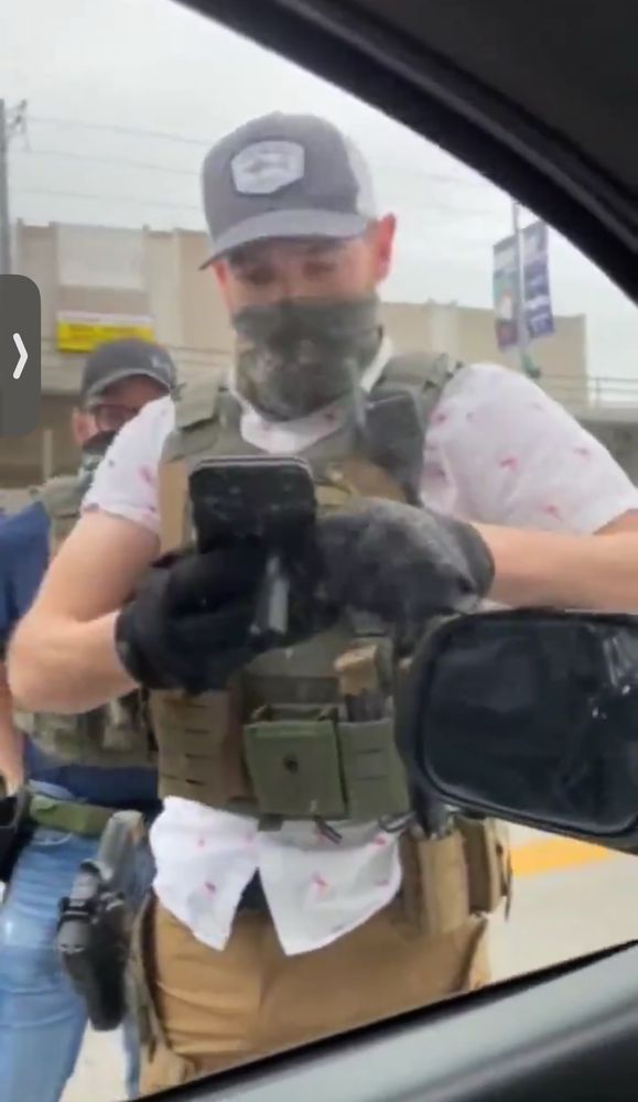 ICE agent in a pink flamingo shirt?