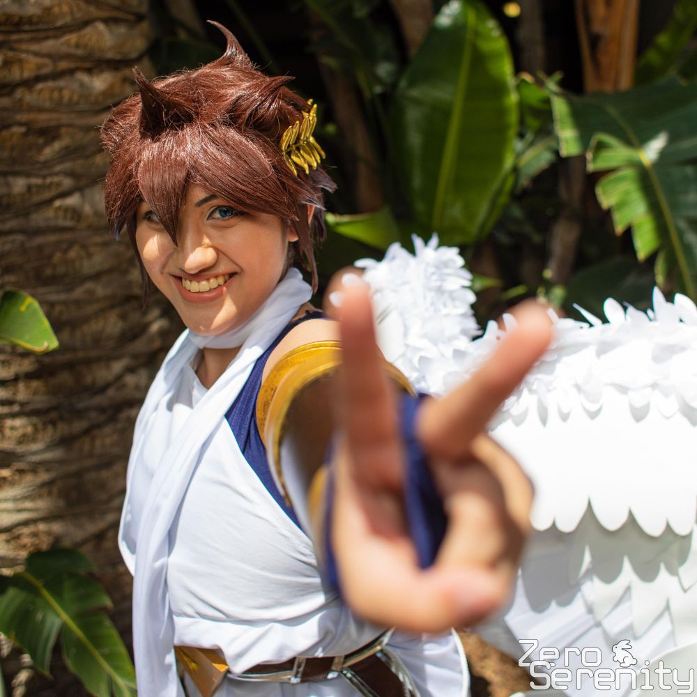 Cosplay photo of Pit smiling and doing his signature peace sign. (Victory!)