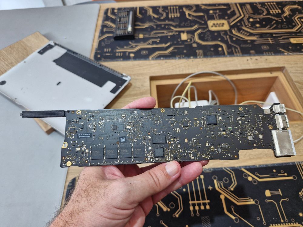 Old mainboard of macbook air