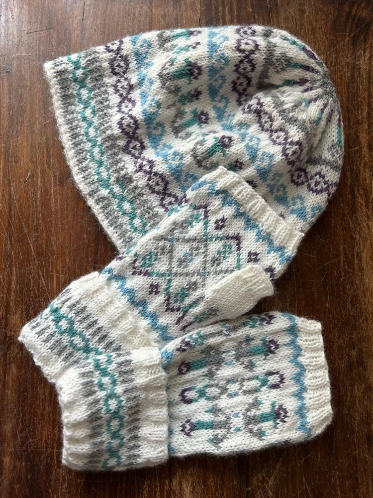 White fair isle hat and mitts in Bonnie isle pattern
