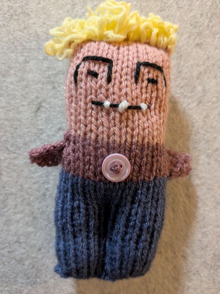 knitted minimonster