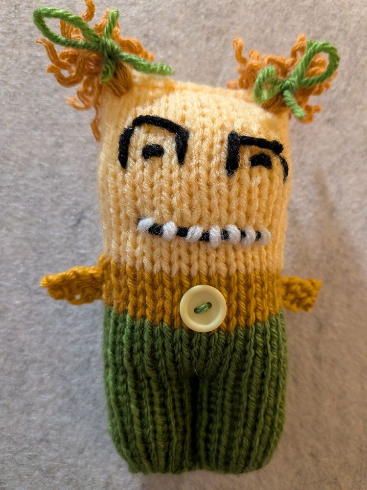 knitted minimonster