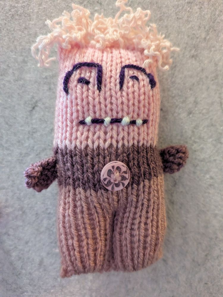 knitted minimonster