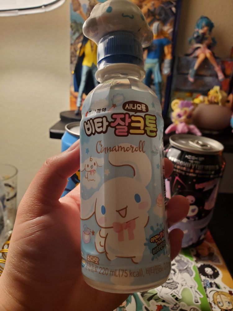 And this is Sanrio Cinnamonroll Kid's Drink Soda Flavor [I don't speak Korean, that's the translation from the back of bottle], it's also good and refreshing, tastes like bubblegum:]