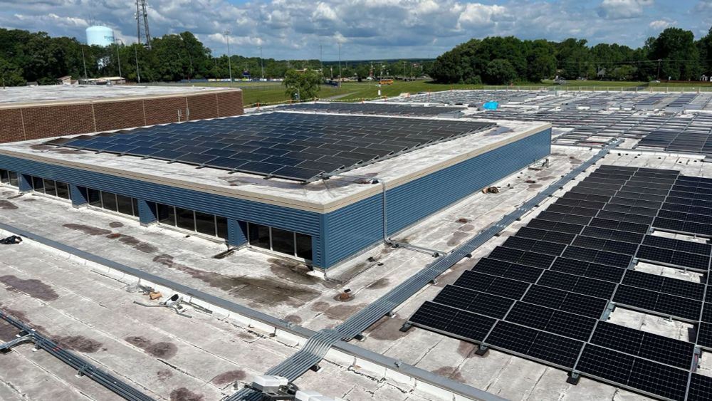 US: 3,300 panels power Virginia’s largest school rooftop solar array