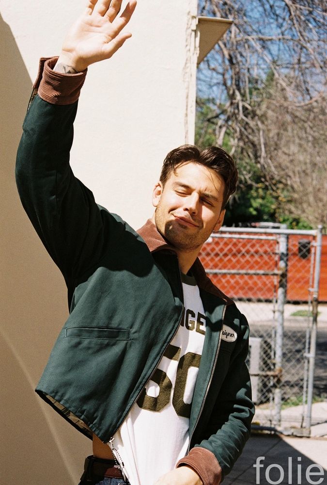 Ryan Guzman raising his hand to block out the sun unaware that he’s my sun😌☀️