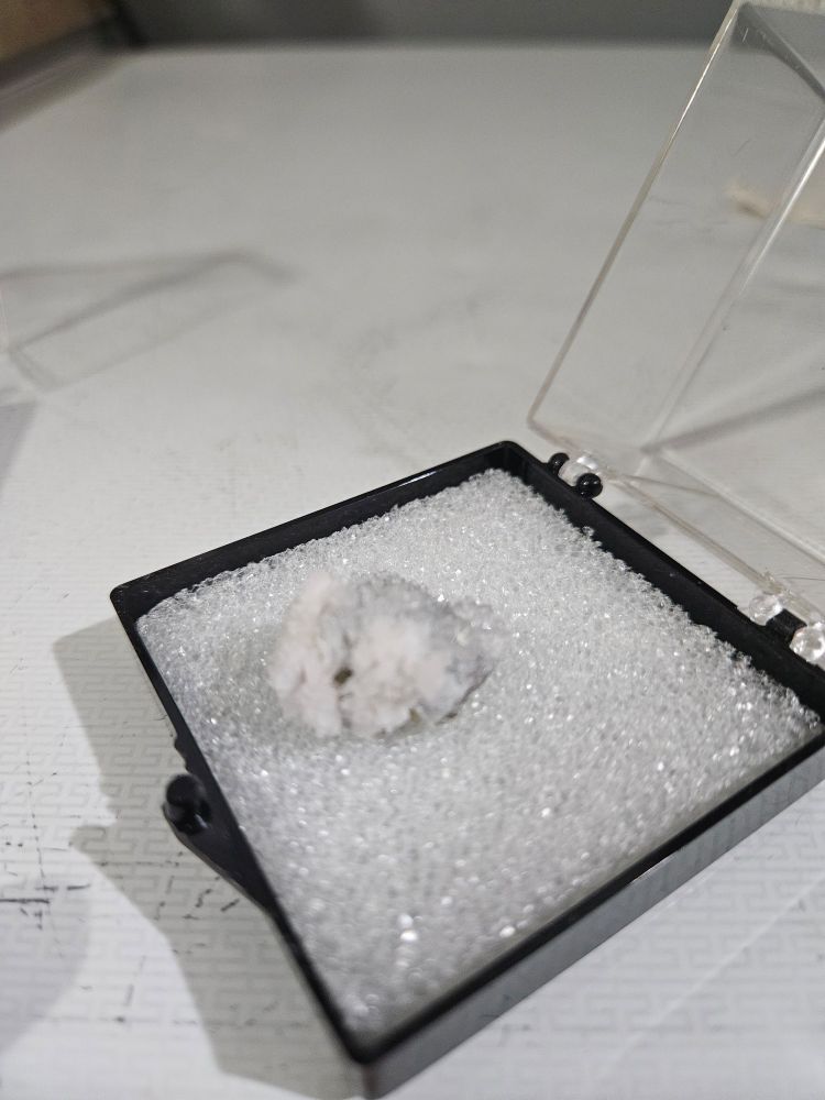 Further-away view the previous small quartz plus calcite. This view shows more of the calcite. 