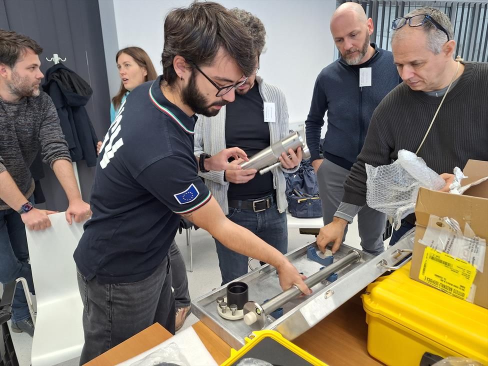 Predstavitev in ogled nove opreme za prve ARSO GNSS opazovalnice.