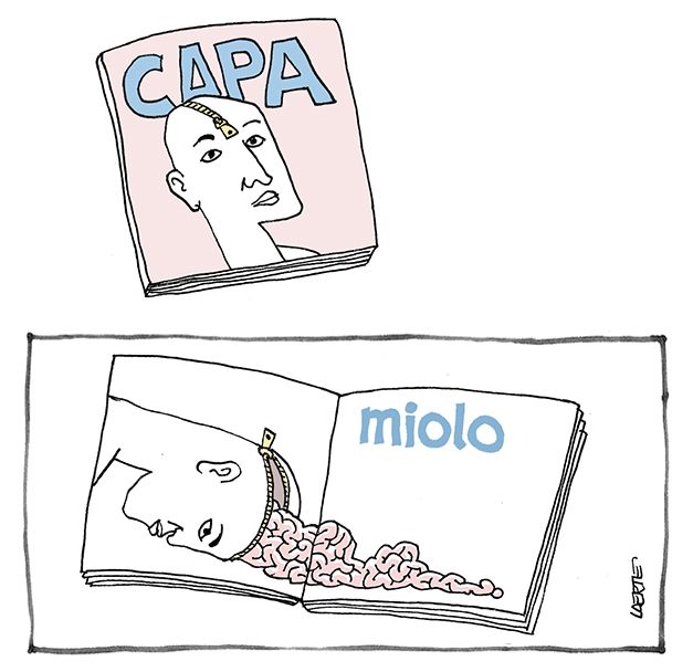 Tira de Laerte em 2 quadrinhos.
1) Capa de uma publicação, que traz a imagem de uma pessoa, em cuja testa há um zíper que começa no alto do nariz e se estende pela cabeça careca. O nome da publicação, que está escrito em grandes letras, é “CAPA”.
2) A publicação, aberta, mostra a imagem da cabeça da pessoa, inclinada, com o zíper puxado até a nuca, e o cérebro se esparramando pra fora. O título da página aberta, em grandes letras, é: “MIOLO”.
