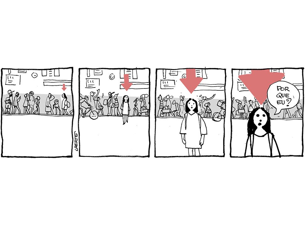 Tira de Laerte, em 4 quadrinhos.
1) Meio afastada, uma calçada por onde circula um monte de gente, em diversas direções e atitudes. Uma dessas pessoas é uma moça. sobre a qual flutua uma grande seta indicativa.
2) A moça sai da calçada e se aproxima do primeiro plano. A seta continua flutuando sobre ela, crescendo à medida que se aproxima.
3) A moça continua se aproximando e a seta sobre ela crescendo.
4) A moça, em primeiro plano, sob a seta já bem grande, fala com a pessoa que lê a tira: “Por que eu?”