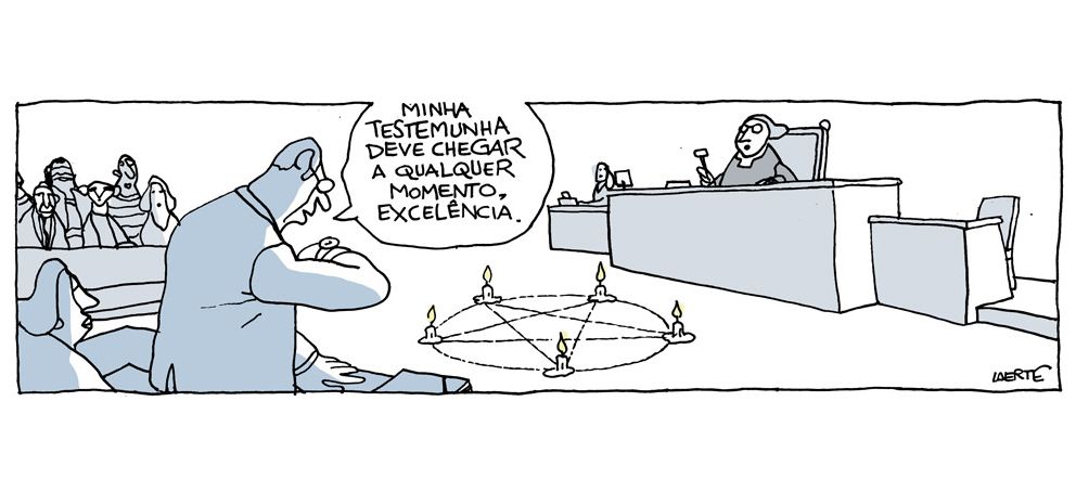 Tira em uma única cena.
Num tribunal instalado, um advogado consulta o relógio no pulso e se dirige ao juiz: “Minha testemunha deve chegar a qualquer momento, excelência”. No chão há um pentagrama desenhado, com 5 velas acesas, como num ritual de invocação satânica.