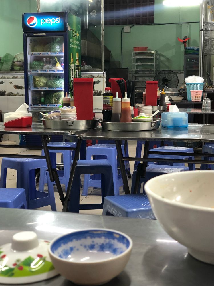 Photo d’une cantine débitant des soupes, Vietnam