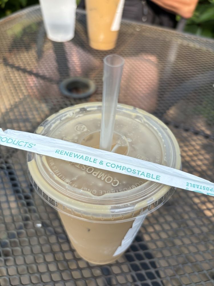 Cold brew with a compostable straw, not paper 