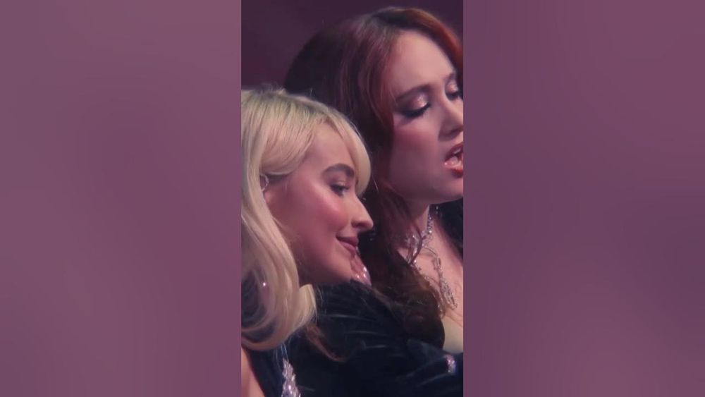 Last Christmas with @ChappellRoan 💕🎄💋 @Netflix