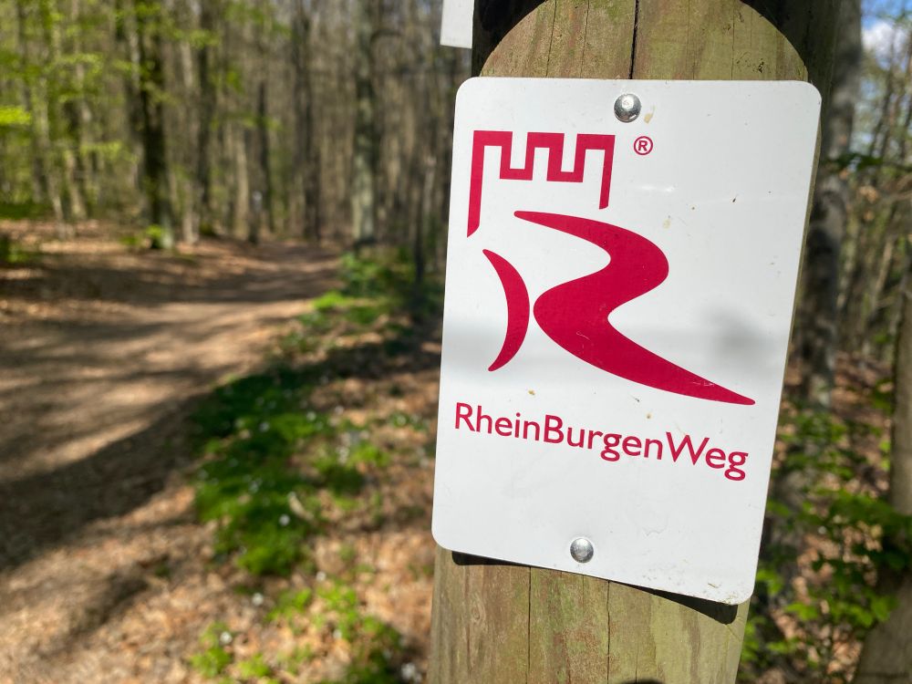 Zeichen des Rheinburgenwegs | Foto: Stefan Frerichs / RheinWanderer.de