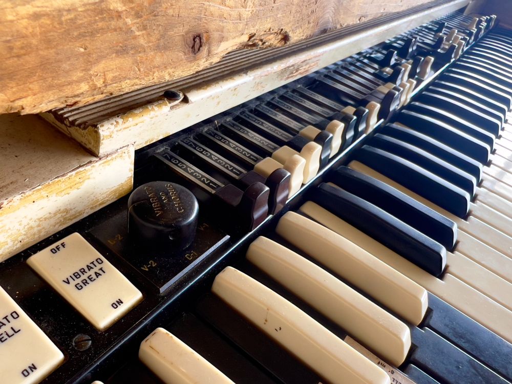 Up close view of a B3 organs keys and controls