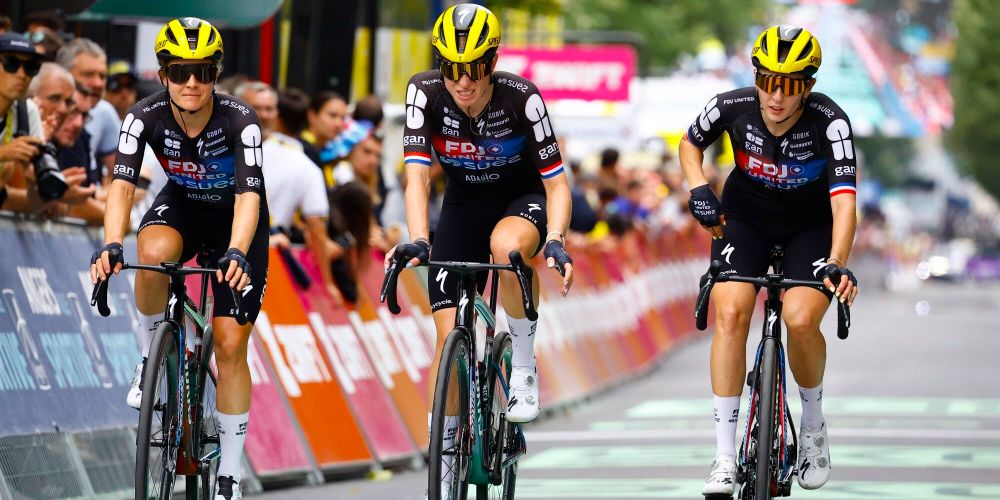 Demi Vollering zal starten in de vierde etappe van de Tour de France Femmes. De Nederlandse renster kwam maandag nog stevig ten val in rit drie, waarna er gevreesd werd voor een hersenschudding. Dinsd...