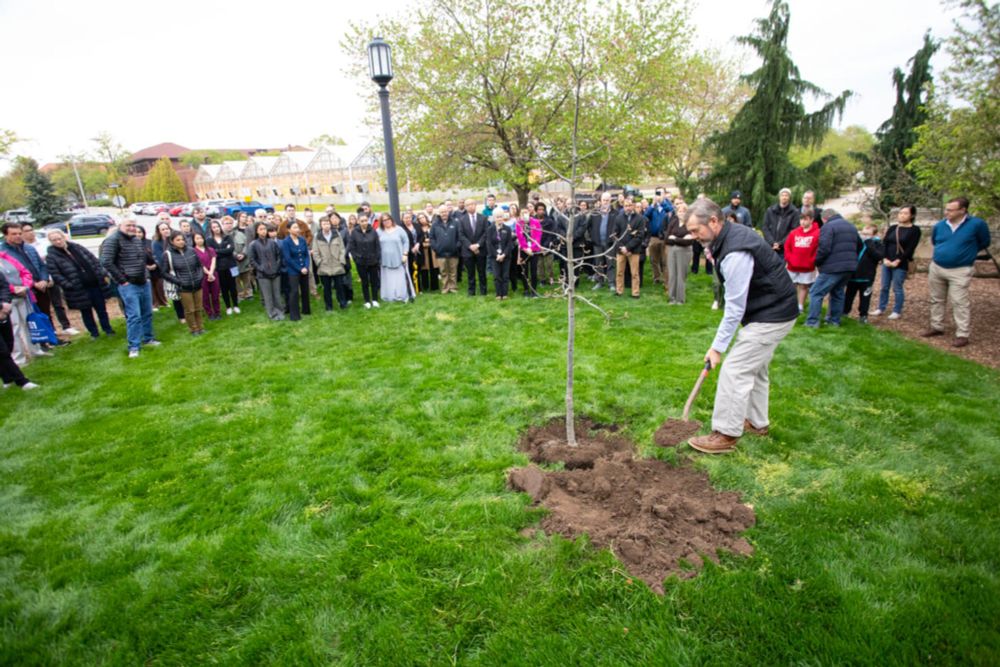 Tree Planting Provides Living Tribute to Beloved PVM Faculty Member Russell Main