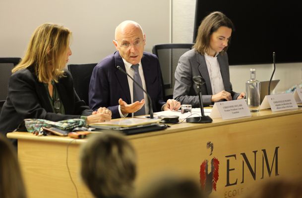 Le premier président à la tribune de l'ENM