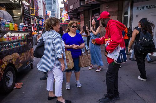Street Photography in NYC 🗽

Capturing the raw energy of New York City with my Leica M11 and the classic 28mm Elmarit-M lens. Every corner tells a story, every shadow reveals a secret, and every fa by © remmanuelli