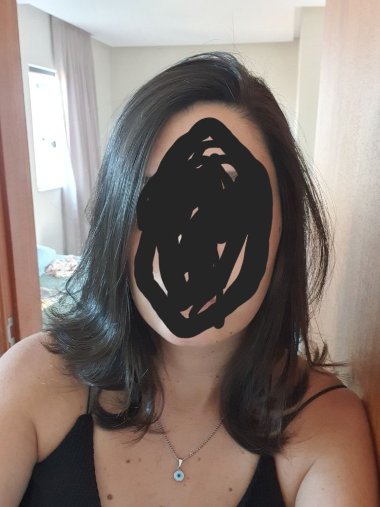 foto minha com a cara rabiscada pq sou feia