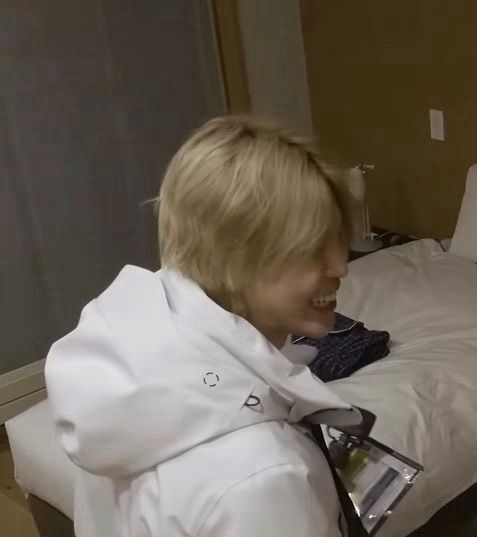 blonde jimin laughing and smiling big in are you sure?!