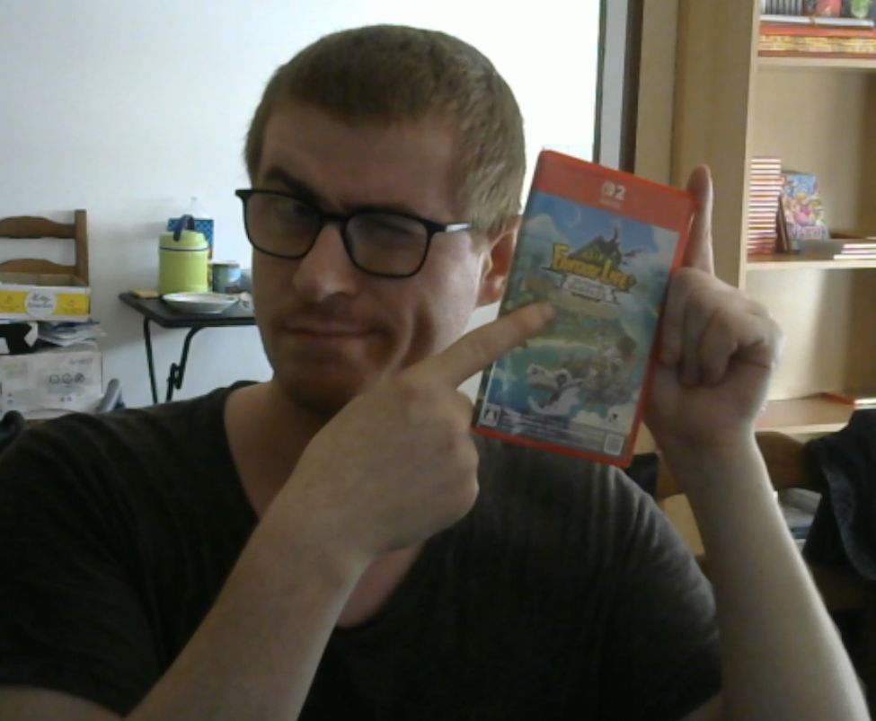 Photo de moi tenant dans les main la boite physique japonaise du jeu Fantasy Life i: la voleuse du temps sur Switch 2
Dans une pose vous la recommandant .w .