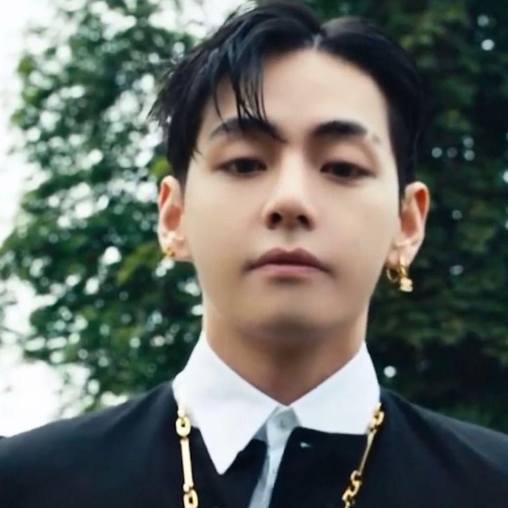 Taehyung from his W(hore) Korea video from today where he’s all dressed up lowkey looking like some spooky supernatural priest and since his hair is cut short you can see his big ears, which we do not talk about enough as a fandom