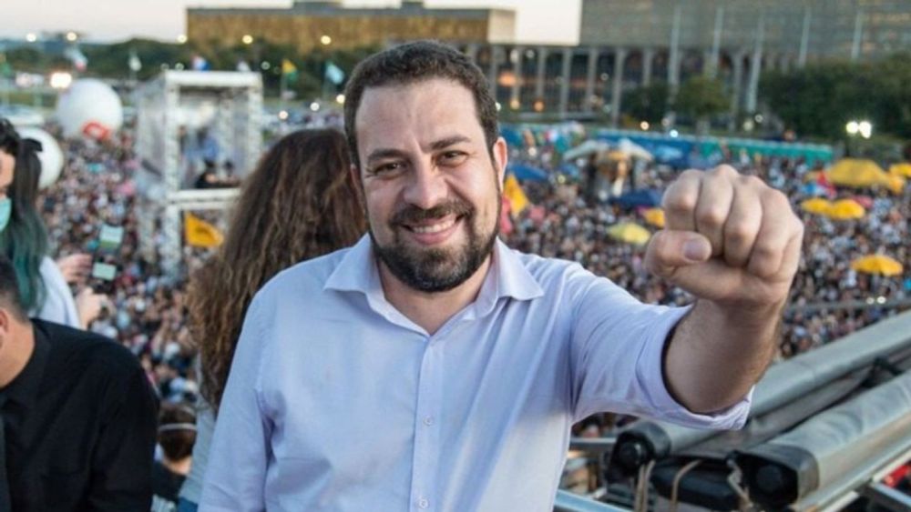 Intelectuais, empresários e artistas assinam manifesto pelo voto útil em Boulos