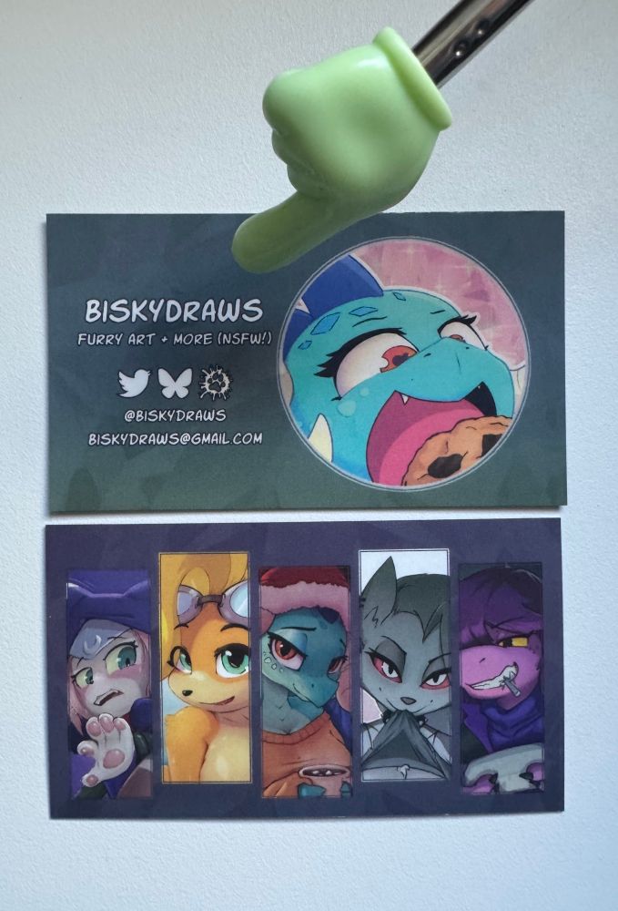 Business cards for BiskyDraws. It’s all fanart OTL where’s my braaaand