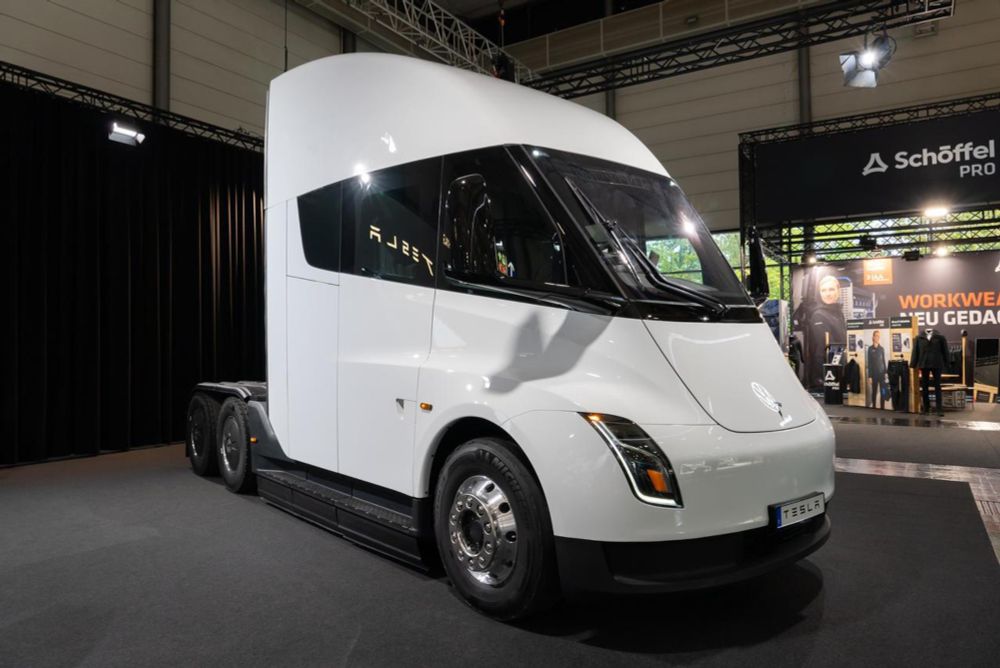 Tesla Semi (2027). L'Europe dans le viseur du poids lourd électrique américain