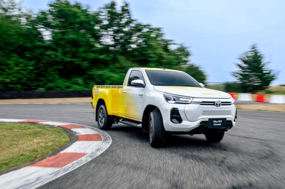 Toyota Hilux BEV Concept : prise en main du pick-up électrique !