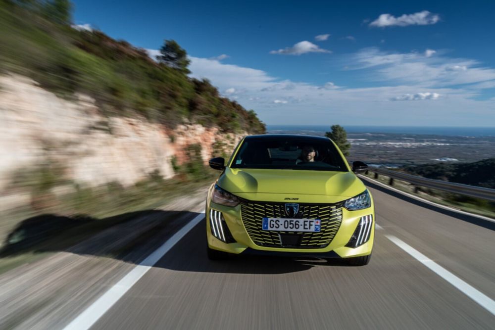 Bientôt une Peugeot e-208 PSE ?