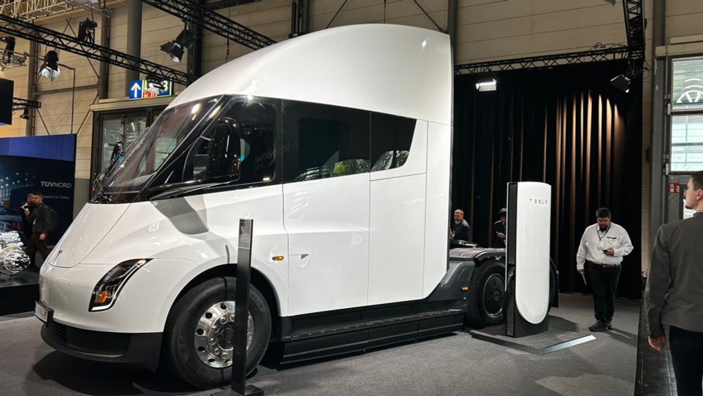 Tesla Semi : le camion électrique arrivera bien en Europe, mais pas avant 2026