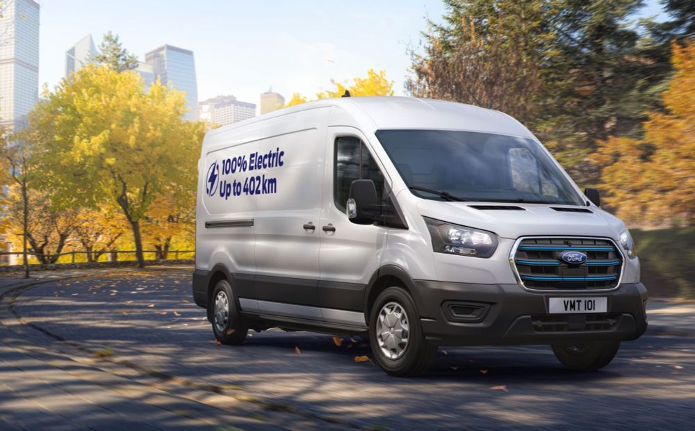 Ford E-Transit : autonomie accrue et recharge plus rapide pour l’un des leaders des fourgons électriques en Europe